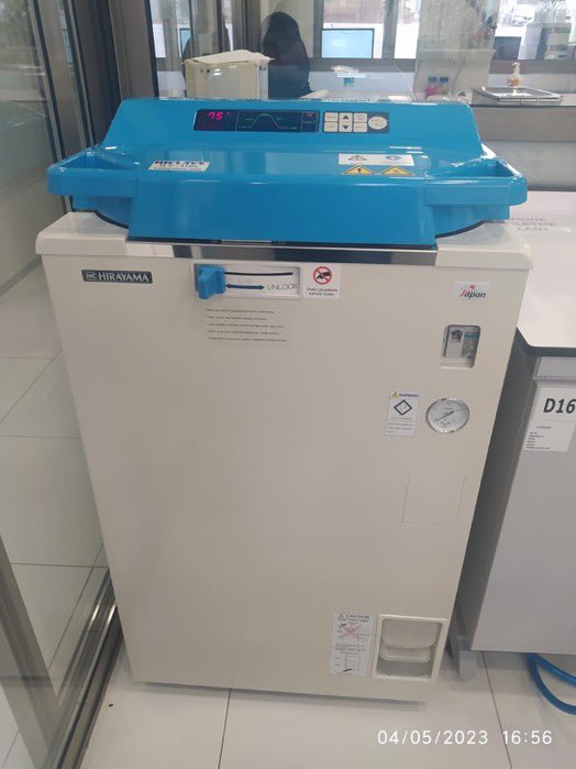 Kutaylab's tweet photo. DöhlerGroup şirketlerinden Denizli' de faaliyet gösteren Konfrut AG Tarım firmasının mikrobiyoloji laboratuarına #HIRAYAMA marka #HV110L otoklav ve 2 adet Memmert GmbH + Co. KG marka #IPP110eco soğutmalı inkübatör cihazlarının kurulumunu bu hafta gerçekleştirdik. https://t.co/XPgHuQO1RK
