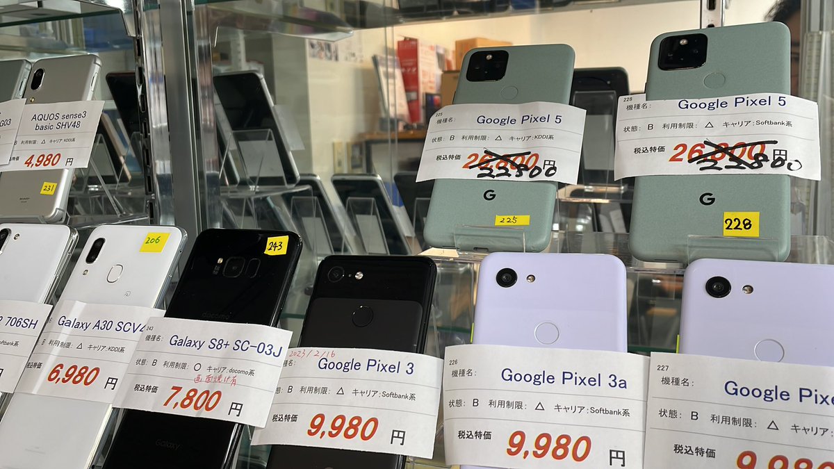 fastback3points's tweet image. 新入荷のスマホあります。旧在庫は値下げ中です。ご来店お待ちしております！
