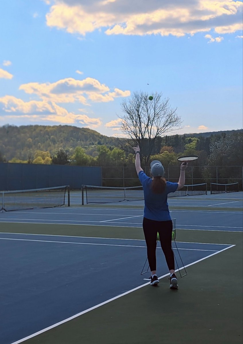 MomOfScooby's tweet photo. Just a girl doing her thing #mycrcs https://t.co/fb5SiWhU5H