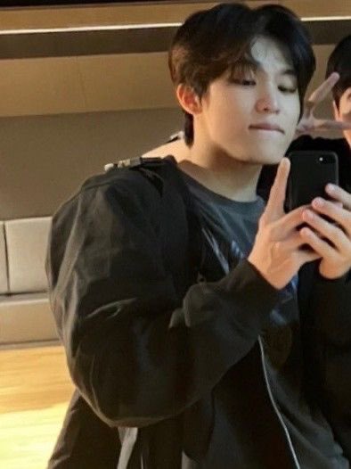 yj_aehyuk's tweet photo. park jeongwoo is the only correct answer https://t.co/LHa4K980TG