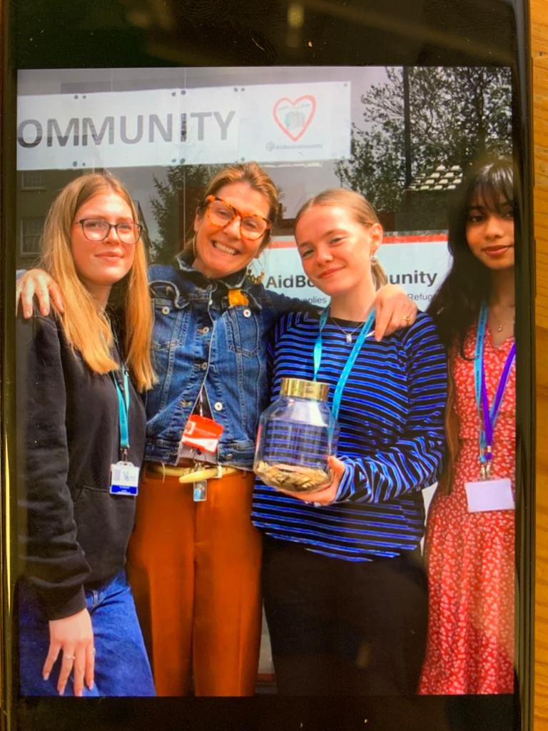 AidBoxCommunity's tweet image. A happy service user in our Free Shop with a beautiful hat!😊

Thank you to the V6 sixth form girls, to Fi’s mother for donating home-made marmalade, and to @RedmaidsHigh for your support, and to all you amazing people that regularly support those rebuilding their lives in here