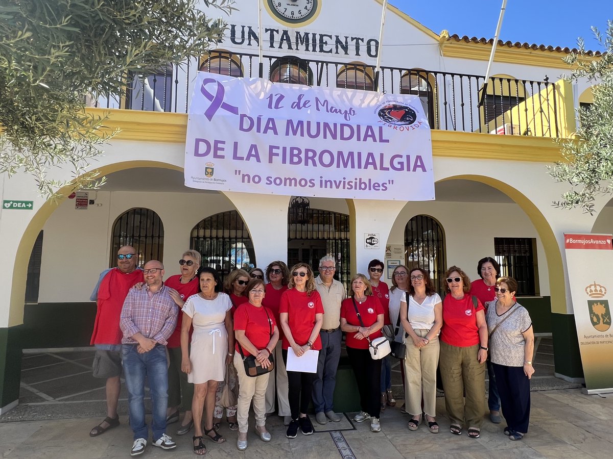 AytoBormujos's tweet photo. # BormujosParaVivir 🏦 Hoy se celebra el #DiaMundialDeLaFibromialgia y desde Bormujos se ha querido darle visibilidad
🗣️El alcalde @pacomolinaharo y la   delegada de Participación Ciudadana, @Margabeltran han apoyado a la Asoc . Fibrovida en su lucha por la concienciación social. https://t.co/EDbHYKMRa9