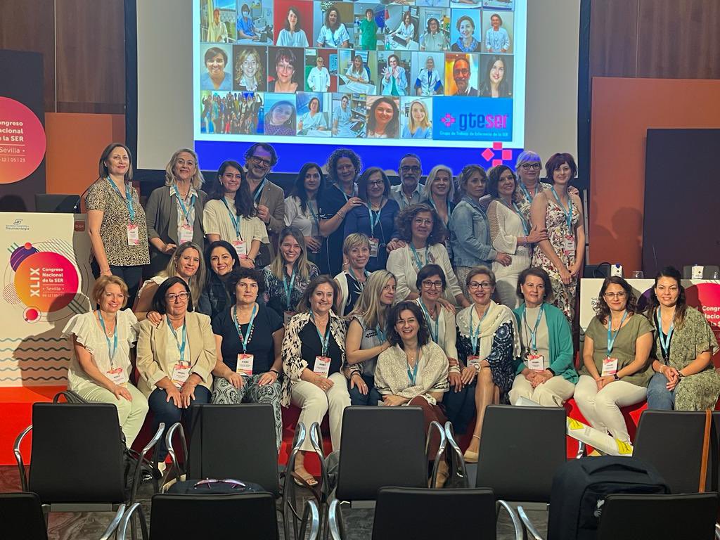 reuma_santpau's tweet photo. Seguimos de  celebración x 2! Celebramos el
#DiaMundialdelaEnfermeria💙 en el congreso de #SER2023

En reumatología contamos con grupos de enfermería 💯@gte_ser y @SCReuma en investigación &amp; asistencia.

@SusanaF_enfreu muchas gracias por tu trabajo siempre tan bien hecho! 🙌🏻 https://t.co/wZwSsljon2