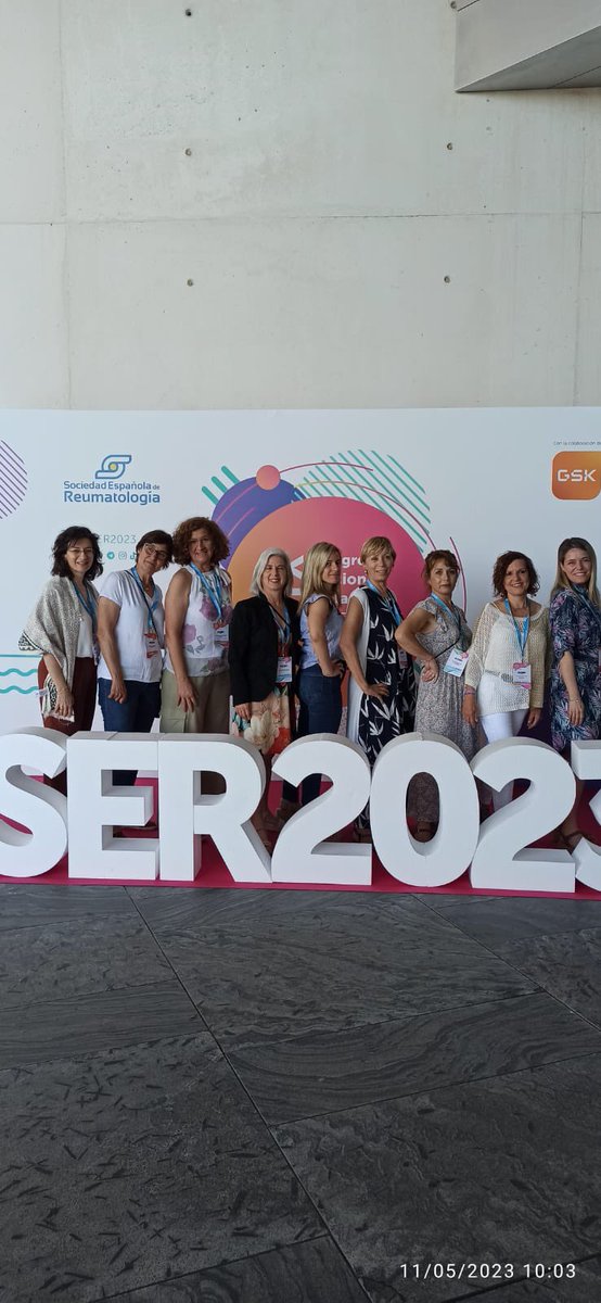 reuma_santpau's tweet photo. Seguimos de  celebración x 2! Celebramos el
#DiaMundialdelaEnfermeria💙 en el congreso de #SER2023

En reumatología contamos con grupos de enfermería 💯@gte_ser y @SCReuma en investigación &amp; asistencia.

@SusanaF_enfreu muchas gracias por tu trabajo siempre tan bien hecho! 🙌🏻 https://t.co/wZwSsljon2