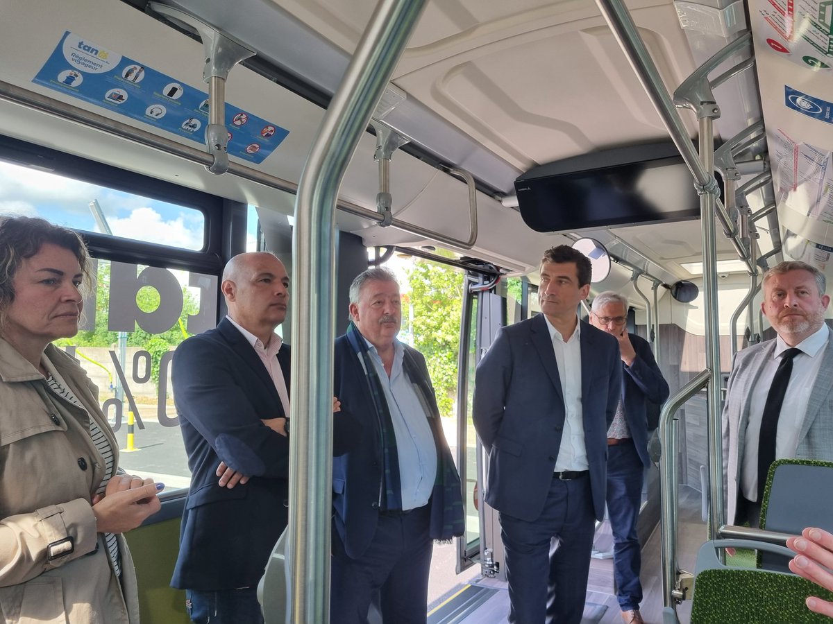 NiortAgglo's tweet photo. #NiortAgglo #Niort La décarbonation des mobilités portée par @NiortAgglo entre dans sa phase opérationnelle avec l'inauguration de la station + des 5 premiers bus #BioGNV. En 2027, 40% de la flotte @TanlibN sera decarbonée avec le soutien financier de @Prefet79 @NvelleAquitaine. https://t.co/qMNCjKjgjx