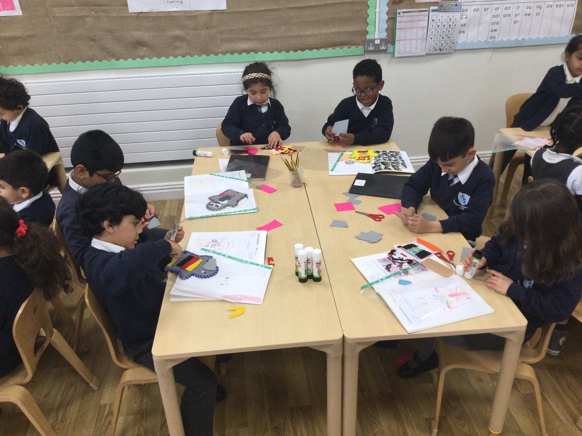 1RMc have been hard at work this morning adding the finishing touches to our Eurovision inspired puppets. We can’t wait to watch the EuroConcert with them this afternoon #smithdowndt