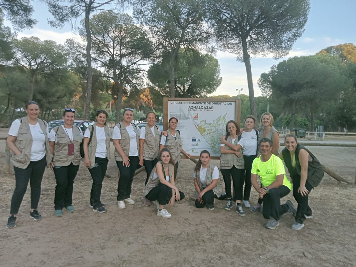 Esta semana las alumnas del Curso de Creación de Rutas Turísticas del #PlanContigo estuvieron aprendiendo orientación en el Campo de Orientación de #Aznalcázar guiadas por Santiago, director técnico de la <a href="/adolinces/">ADOLINCE</a> (Asociación deportiva de Orientación de Sevilla)
#formacion