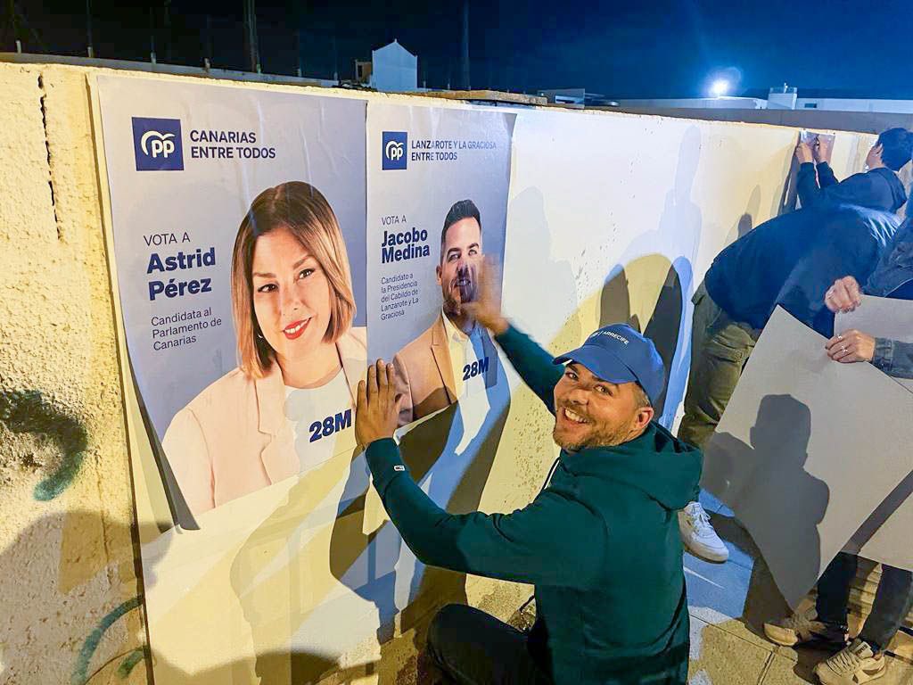 jacobo_medina's tweet photo. Arrancan las elecciones y vamos con ganas, con muchas ganas de avanzar ✅🙌🏻

Contamos contigo este 28 de Mayo para teñir de azul las urnas 🔵

Lanzarote y La Graciosa 
 Elige Avanzar. 

#28deMayo 

#JacoboMedina2023 https://t.co/p0XBQ2rYO8
