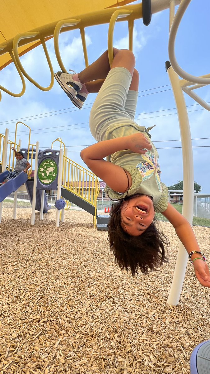 DZLZuniga's tweet photo. These smiles are priceless. We finally get to enjoy our beautiful new playground! @DeZavalaSMCISD https://t.co/3HHoeBp6Og