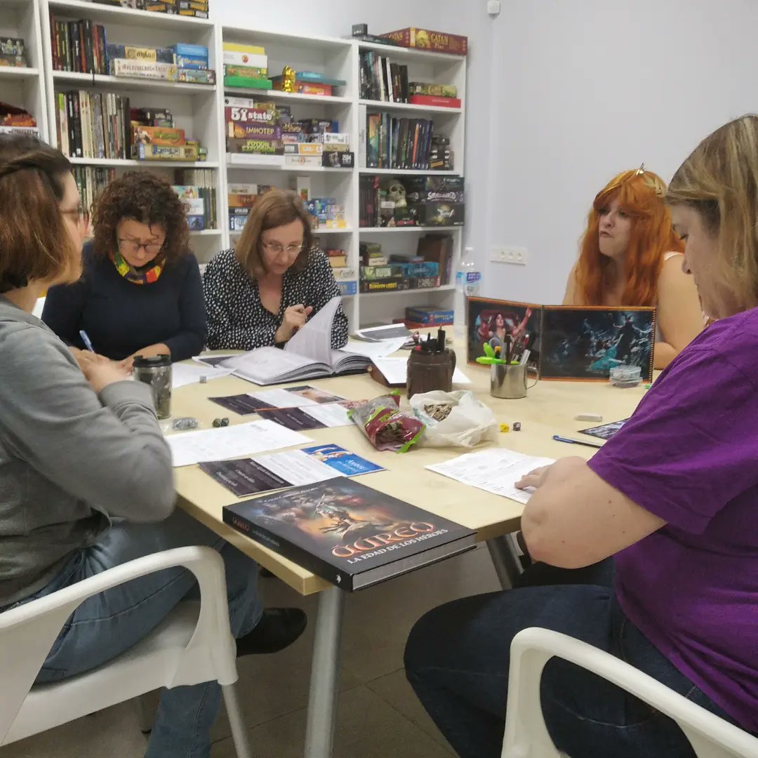 theaureo's tweet photo. Algunas de las últimas partidas de Áureo que se han celebrado en el local de @encuentromurcia bajo la dirección de @Leachryde. https://t.co/JCexH1I5Od