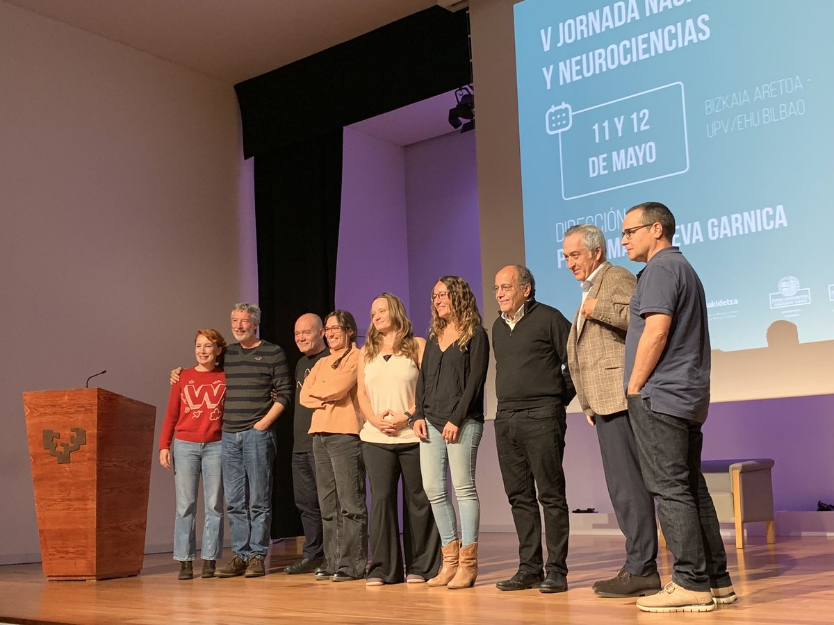 Y con la foto se familia finaliza la <a href="/JEvolucionyN/">JEvolucionyN</a> de este año.

¡Muchas gracias a participantes, público y ponentes!