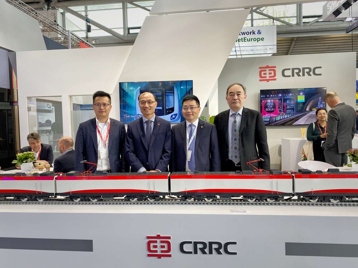 CRRCZELC_Europe's tweet image. This year´s #TransportLogistic was a success! 
Big thanks to Mr. Defa Tong, Consul General and Mr. Yonggui Pei, Consul of China in Munich for their visit and support, thanks to all visitors for your sincere interest in our company!
We look forward to seeing you again in 2025!