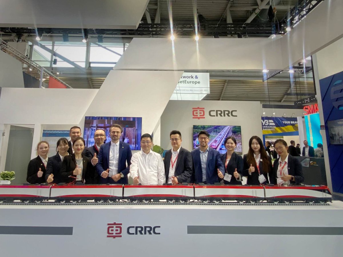 CRRCZELC_Europe's tweet image. This year´s #TransportLogistic was a success! 
Big thanks to Mr. Defa Tong, Consul General and Mr. Yonggui Pei, Consul of China in Munich for their visit and support, thanks to all visitors for your sincere interest in our company!
We look forward to seeing you again in 2025!
