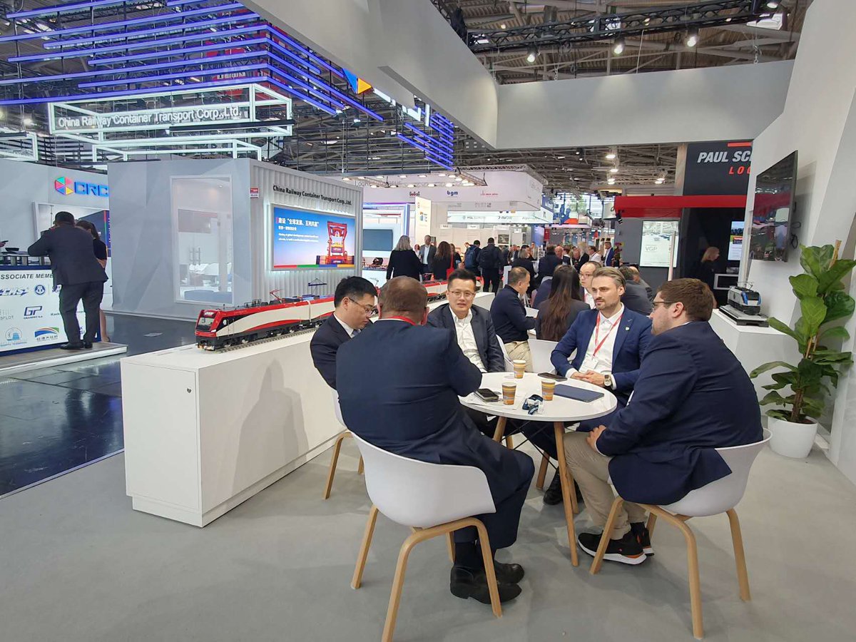 CRRCZELC_Europe's tweet image. This year´s #TransportLogistic was a success! 
Big thanks to Mr. Defa Tong, Consul General and Mr. Yonggui Pei, Consul of China in Munich for their visit and support, thanks to all visitors for your sincere interest in our company!
We look forward to seeing you again in 2025!