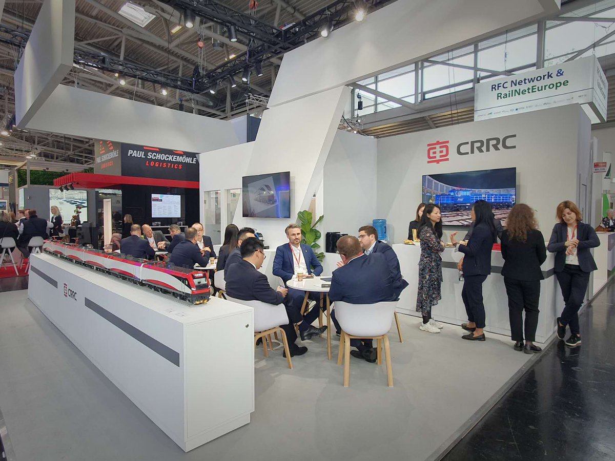 CRRCZELC_Europe's tweet image. This year´s #TransportLogistic was a success! 
Big thanks to Mr. Defa Tong, Consul General and Mr. Yonggui Pei, Consul of China in Munich for their visit and support, thanks to all visitors for your sincere interest in our company!
We look forward to seeing you again in 2025!