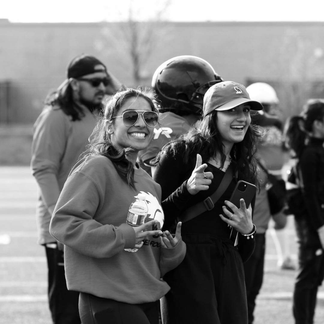 Tout en sourire pour le match de ce weekend! Prochain arrêt @montrealblitz à @yrlions 📍13 mai à 18h30 _ All smiles for this weekend’s game! See you in York 📍 May 13th 6:30pm St Maximilian Catholic High School field 📷Violettepixel