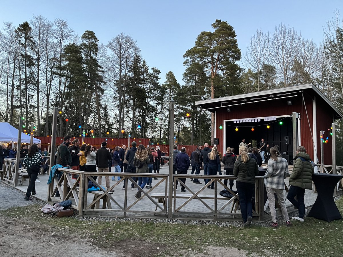 BethRSmith_'s tweet image. Reflecting on an incredible few days at @WolvesBorders... Been a privilege to present in the same space as so many legends of the wolf world and so many others doing amazing work 🐺 So much knowledge and so many new friends gained! Huge thanks to the organisers 👏 #WolvesBorders