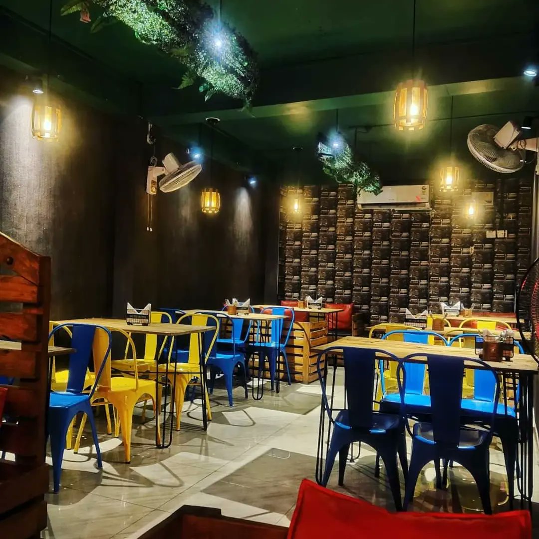 Discover a cozy and delicious spot in the heart of Tezpur - Cafe Woodbox 2.0  - Know more - northeastadvisor.in/post/cafe-wood…
.
.
.
.
#CafeWoodbox2.0 #TezpurEats #AssamFoodie #CozyCafe #WoodFiredPizza #FoodieHeaven #FriendlyService