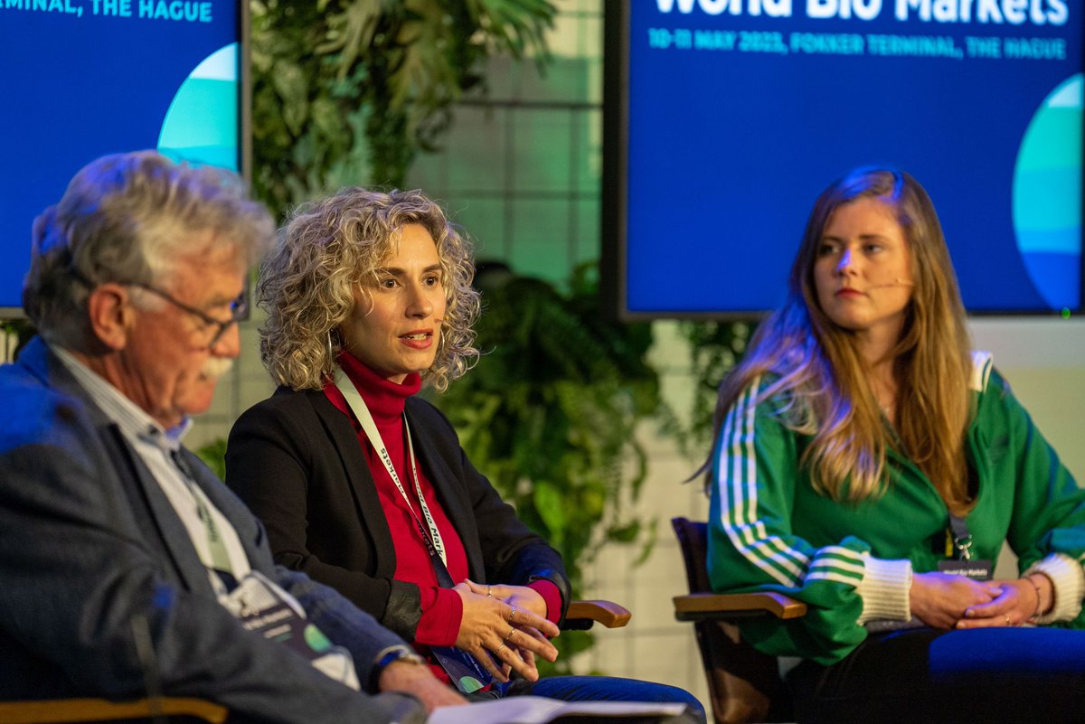 CENER_Energia's tweet photo. 🗣️Goizeder Barberena, from the #Biomass Department, during her participation in  the #WorldBioMarkets 2023 this week, at #TheHague
#WBM23 #WorldBioMarkets2023 #bioeconomy #biobased #biotech #circulareconomy #sustainability https://t.co/ZqI46JOjXn