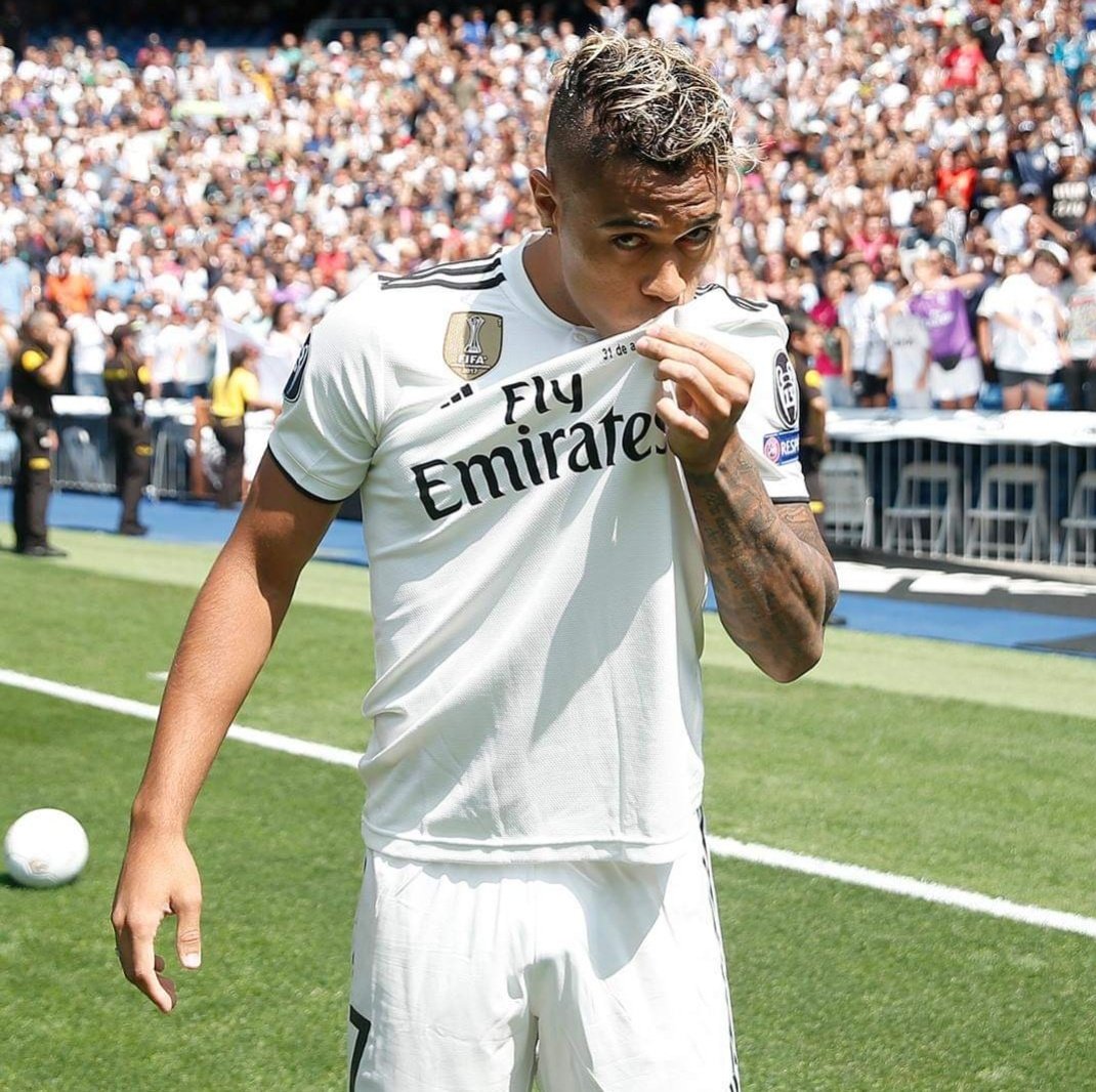 (fan) REAL MADRID FANS 🤍 tweet media