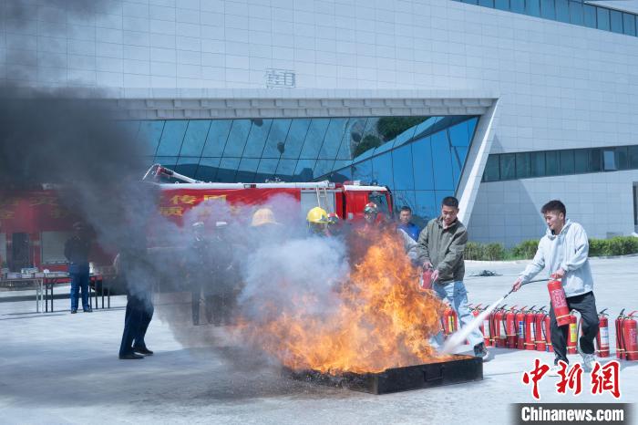 TibetNews11's tweet image. #dimostrazioni #pratiche di #vigilanza contro gli #incendi