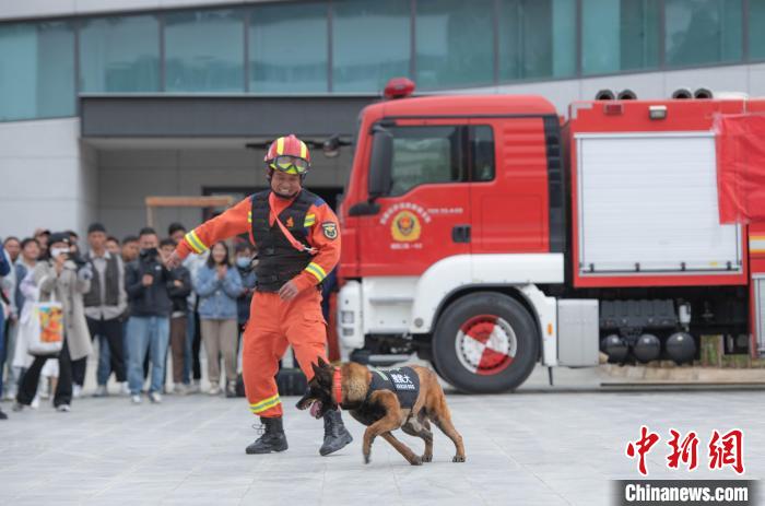 TibetNews11's tweet image. #dimostrazioni #pratiche di #vigilanza contro gli #incendi