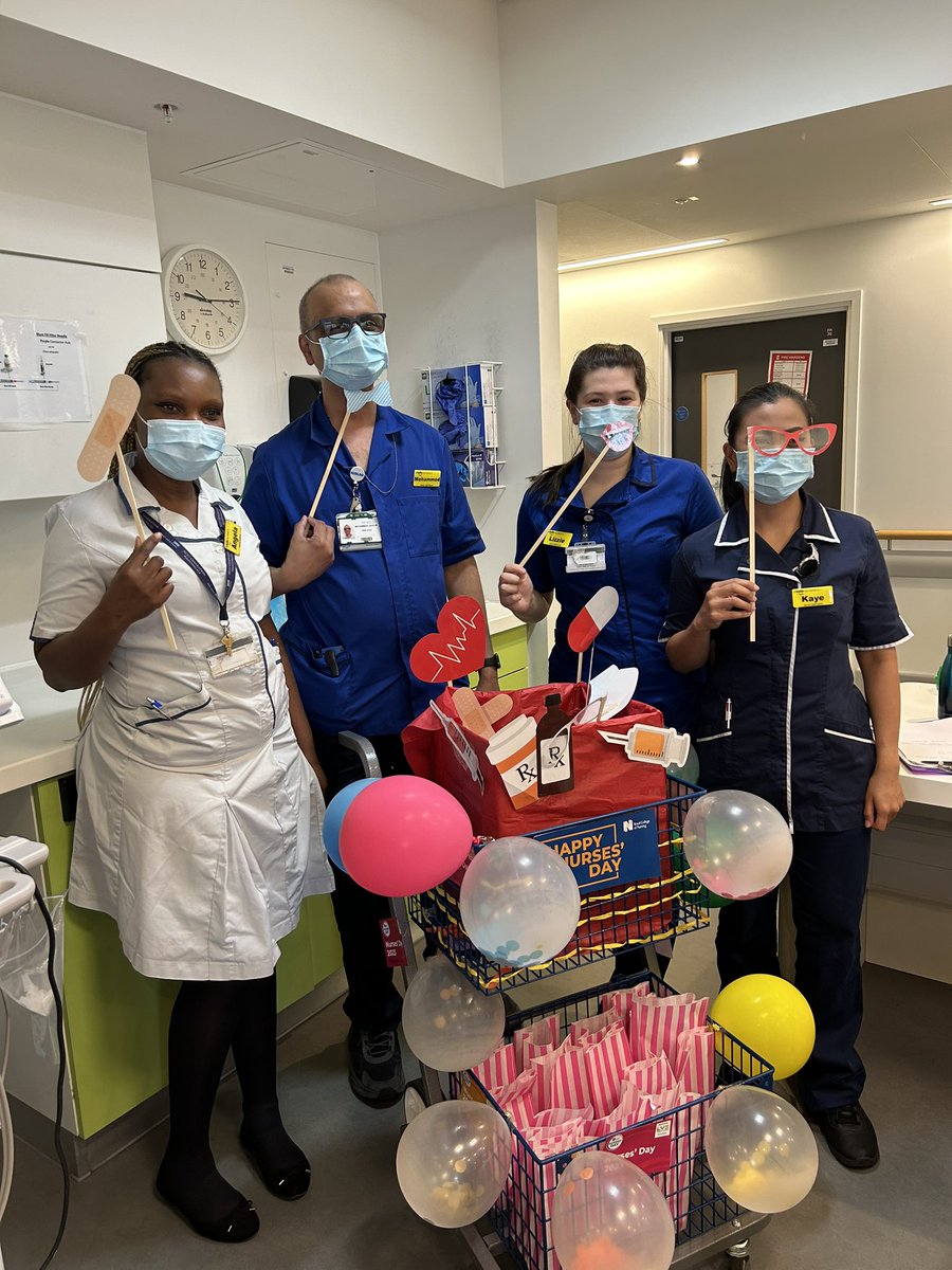 Happy International Nurses Day to our amazing @GSTTnhs Oncology Nurses! We’ve had the best morning handing out treats to recognise their incredible dedication, professionalism and hard work @DawnHar48936953 @r_scholesy 
#IND2023 #cancernursing