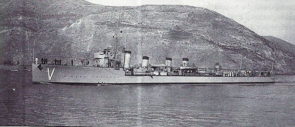 Guerra en el Norte
19-9-1936
Asturias
El submarino B-6, que viene de Cartagena, cargado de municiones de fusil, es avistado a la altura de Cabo Blanco, por el destructor Velasco, que acompañado por el bou Ciriza y el remolcador Galicia iban a minar la  costa,