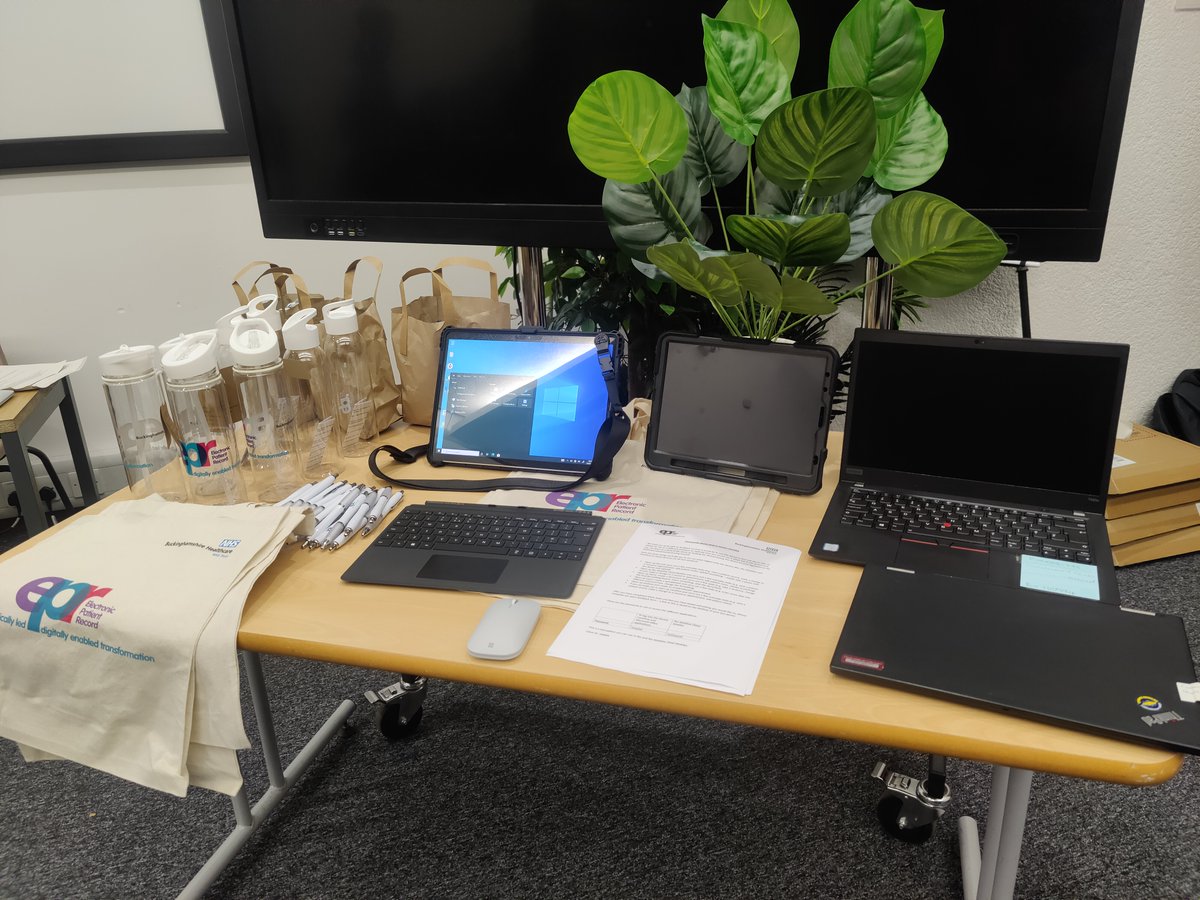 DigitalBHT's tweet photo. Community Team - we're at SMH Floyd auditorium Device drop in session until 6pm! Come & try some new devices! Free snacks & goodies available. Nxt wk 15th IT hub AH, 16th: Thame Community Hospital, 17th: Buckingham Community Hospital, 18th May: Chichester House #eprprogramme https://t.co/tFHPbgcVxB