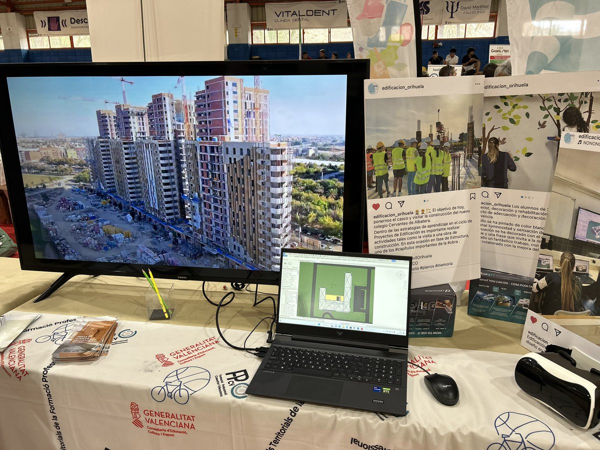 EdificaOrihuela's tweet photo. #Aprender cómo mostrar a los futuros usuarios de una forma más real tus proyectos de edificación, tu vivienda! #FP #EdificaciónYObraCivil #feriafp #realidadvirtual #fututo #experiencias #profesionalidad #IESElPalmeral https://t.co/YGyJa9VINN