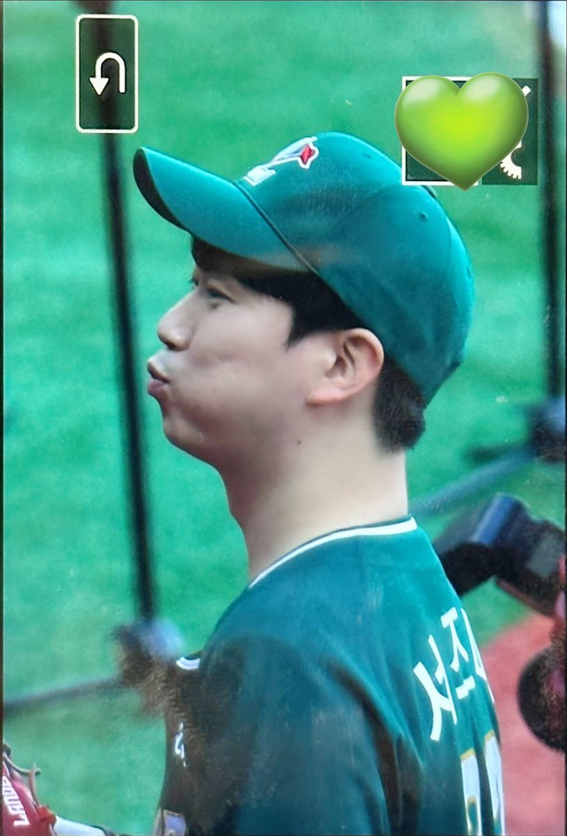 YesPercent's tweet photo. 230512 SSG vs 한화전 시구

Preview.
#정주원 성우님

서즈메의 문단속🚪

#SSG랜더스 #성우정주원
#최강한화 💚 https://t.co/XWyW5WoDEb