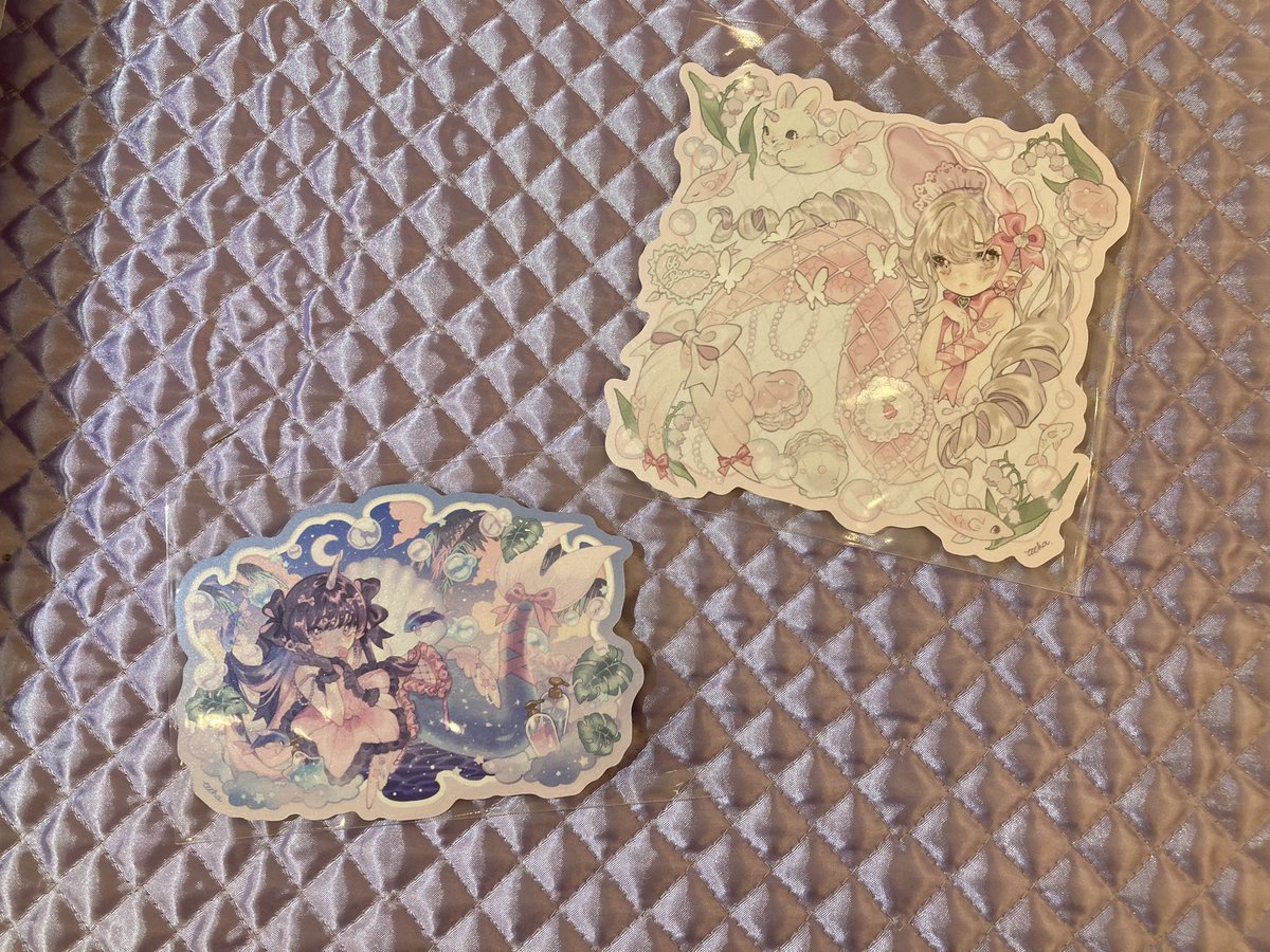 出展作品「夜と夢の狭間で」はクリアポスター、ポストカードの販売
「Sweet decoration」はキャンバスプリントとポストカードの販売がございます

会場へお越しの際は是非お手に取ってみてください