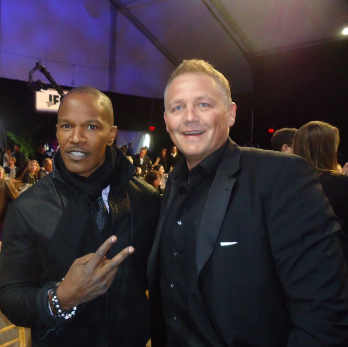 Prince_News's tweet photo. Wie seine Familie berichtet steht es sehr schlecht um Jamie Foxx! Hoffentlich tritt nicht das schlimmste ein. Ich bete für Dich mein Freund! Bitte werde wieder gesund! Ich sende dir viel Kraft und ganz viel Glück 🍀🍀🍀. 
God bless you 🙏🏻 #JamieFoxx https://t.co/HrRQ8FhiHk