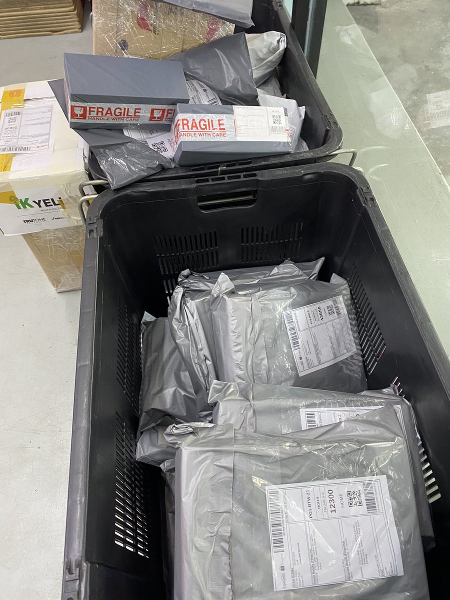 YeochinGo's tweet photo. Pon Pon 🛒

📤📮— POSTAGE ON 12/5/2023

🧃Trackking number can check thru shopee

Done drop off 
📌Set A, B, C and D

Thank you for buying🤗

#YCGupdate #YCGposto #YCGpostage https://t.co/ZouupYwBM4