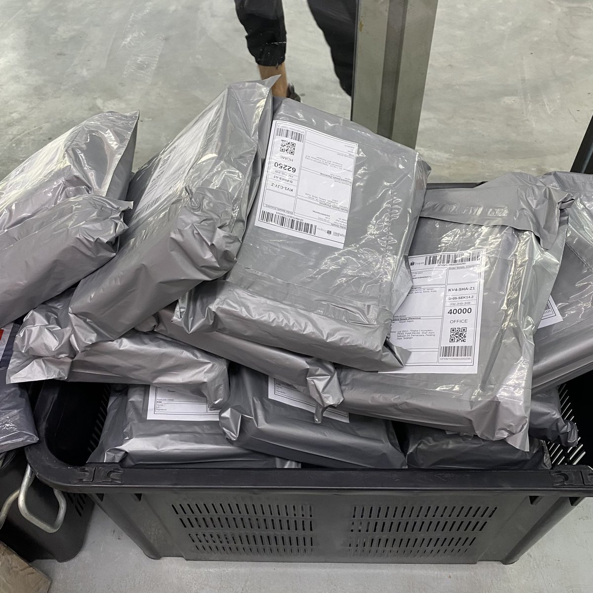 YeochinGo's tweet photo. Pon Pon 🛒

📤📮— POSTAGE ON 12/5/2023

🧃Trackking number can check thru shopee

Done drop off 
📌Set A, B, C and D

Thank you for buying🤗

#YCGupdate #YCGposto #YCGpostage https://t.co/ZouupYwBM4