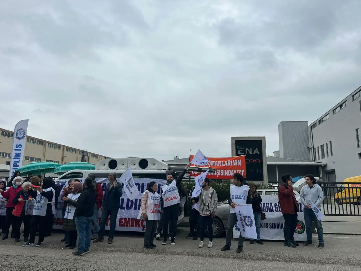 bursatip's tweet photo. Hak mücadelesi için Barutçu Tekstil önündeyiz! #TipSeninMeclisSenin #TipSenin #TipBenim #TürkiyeİşçiPartisi #TipBursa https://t.co/udwXY5N8dQ