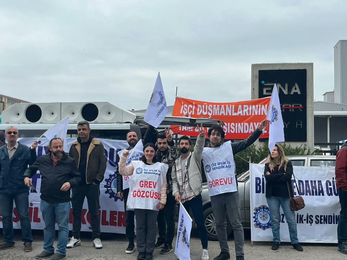 bursatip's tweet photo. Hak mücadelesi için Barutçu Tekstil önündeyiz! #TipSeninMeclisSenin #TipSenin #TipBenim #TürkiyeİşçiPartisi #TipBursa https://t.co/udwXY5N8dQ
