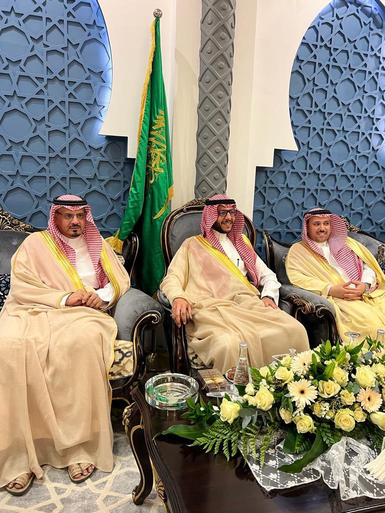 Fahad_ALqathami's tweet photo. تشرفت مساء امس 
في ضيافة رئيس الغرفة التجارية بالطائف الاخ / غازي بن مستور القثامي 
بحضور صاحب السمو الملكي الامير / سعود بن نهار ال سعود محافظ الطايف وتكريمي  من قبل سموه بمناسبة فوزي بعضوية الغرفة التجارية بجده 
كمًا أشكر اخي غازي على حسن الاستقبال وكرم الضيافة الغير مستغربة https://t.co/TXCDBUmxmU