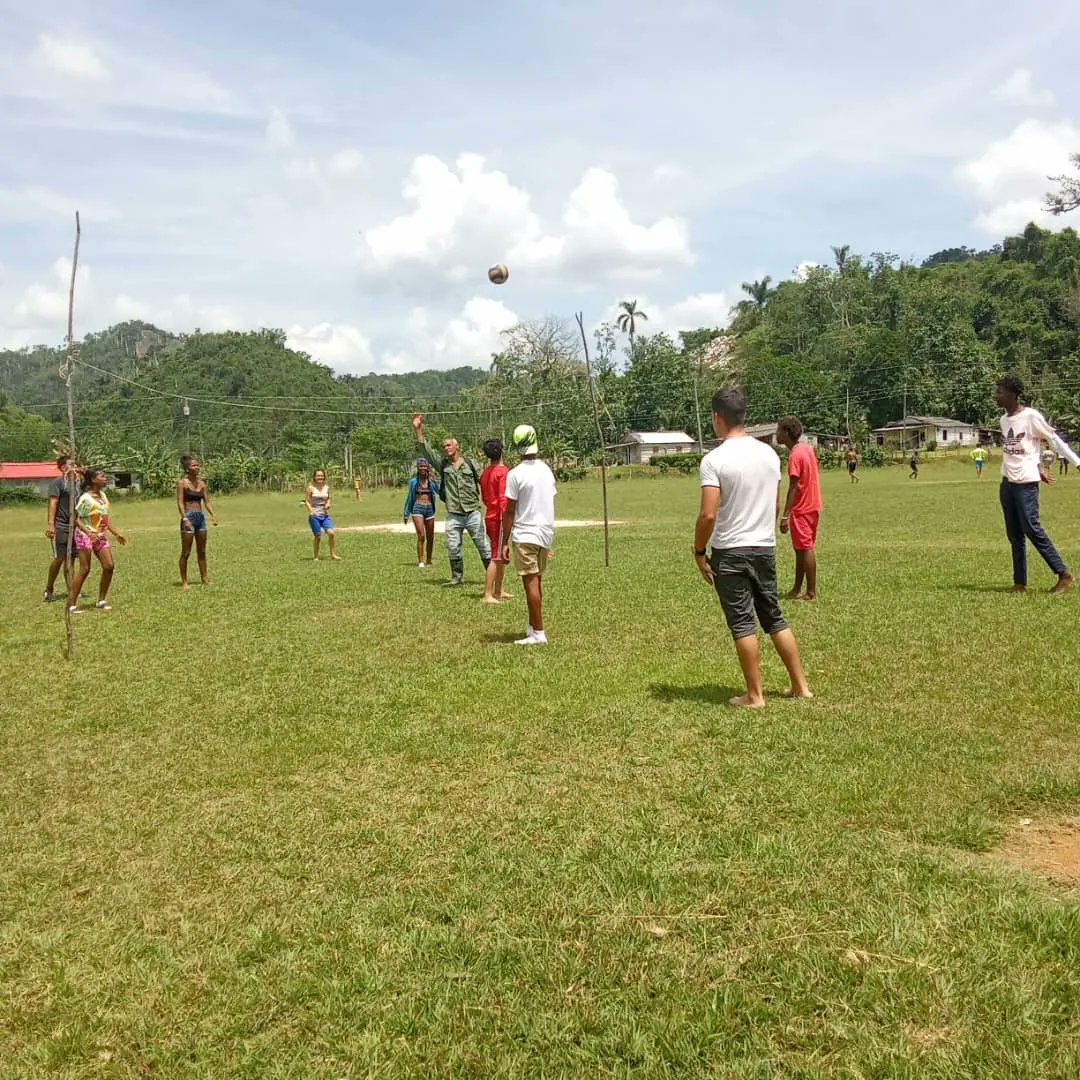 ArtemisaFeem's tweet photo. El municipio Bahía Honda tuvo el honor de darle inicio a la Copa FEEM, llevando a cabo en el día de hoy sus competencias de fútbol y vóleibol, felicidades al equipo ganador de cada modalidad....
#FeemArtemisa
#UnaMejorJuventud
#copafeem
#unamejorjuventud https://t.co/G9zItk9HlE