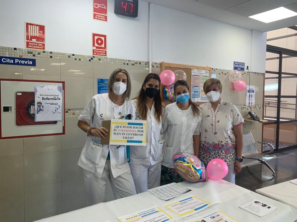 SanidadGobCan's tweet photo. 📸Con motivo del #DíaMundialDeLaEnfermería, los profesionales del Centro de Salud de El Doctoral han colocado varias mesas informativas sobre alimentación y hábitos saludables🍏🥗🏃 https://t.co/vqmXlqi9kV