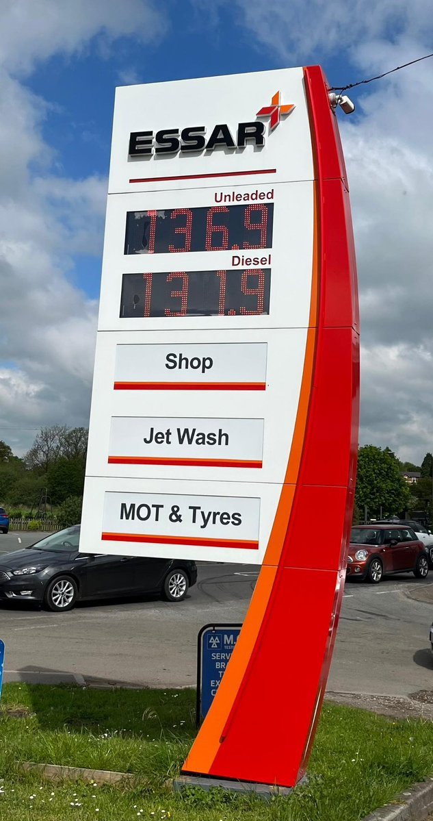 ConstableChaos's tweet photo. #FuelGate update ...
While we are still paying a minimum of 155.7p/litre for diesel locally, down in sunny Shropshire .... 131.9p/litre !!!! 😱😱😱😱
DA Roberts, A41, Grindley Brook, Whitchurch 12/05/23 https://t.co/cy4lNobeVe