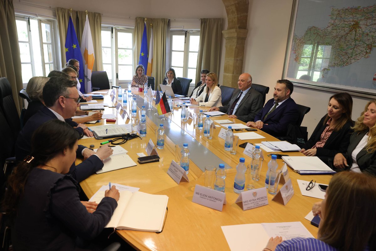 MinInteriorCY's tweet photo. Επίσκεψη Γερμανικής Αντιπροσωπείας στην Κύπρο στο πλαίσιο της ανάπτυξης διαλόγου συνεργασίας για θέματα μετανάστευσης. 
Η επίσκεψη συντονίστηκε από το @MinInteriorCY με επικεφαλής τον ΓΔ @ConstantinouCA  σε συνεργασία με το ΥΠΕΞ της Γερμανίας 🇨🇾🇩🇪
📄 🔗https://t.co/vL8vhztxBh https://t.co/cB4l7zx3dO