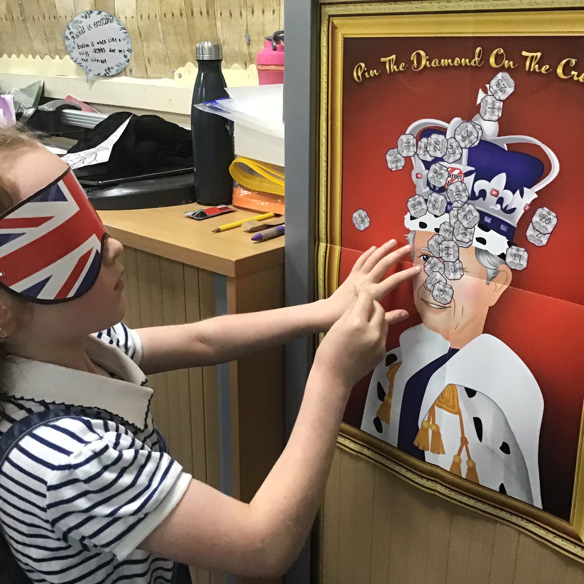 MsParker2002's tweet photo. We have had a great day celebrating the coronation.First a Royal lunch then stick the diamond on the crown. @hartleybrookpri #TheKingsCoronation https://t.co/EoZNlbTUd3