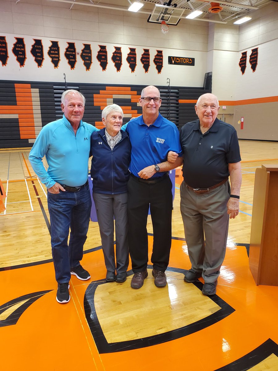 2023 IABC Hall of Fame Class!

L to R:
Terry TerHaar (Andrew)
Lee Kennicke (New Trier)
Kevin Hussey (EIU)
Al Loew (Willowbrook)

Not pictured:
Mary Lou Hundt (Arlington)

Check out our website to learn more about each inductees accomplishments

ilbadminton.com/iabc-hall-of-f…