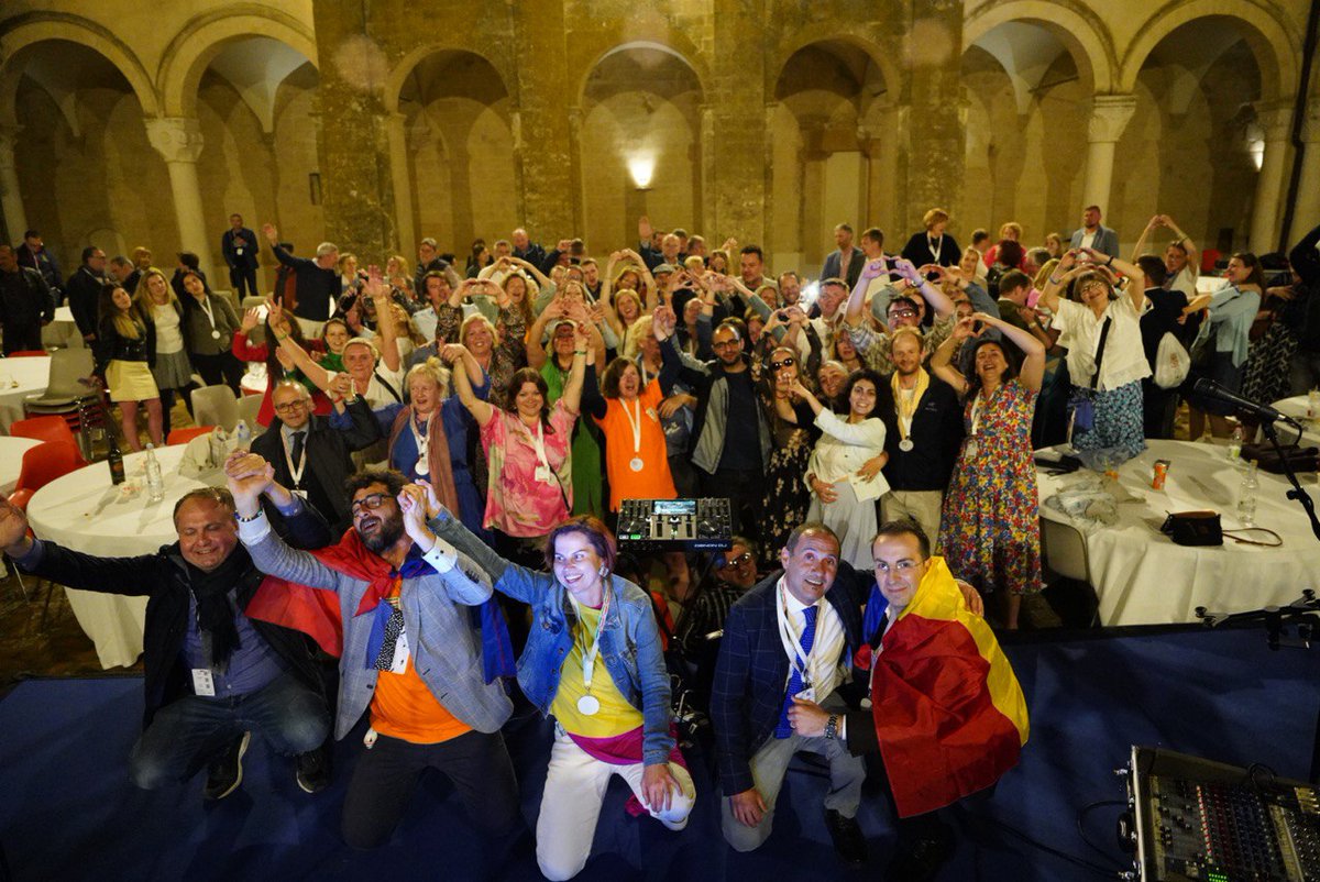LINCRomania2024's tweet photo. 🇮🇹🚩🇷🇴 We are so proud that Romania will be from now on the bearer of the #LINC flag, the symbol of LAGs in 🇪🇺 Europe. 🔥It is a huge responsibility and a great challenge! 💪Organizers: @GalNapoca #LAGLiderBN #LAGLiderCluj #GALLjs #GALValeaSomesului @FProagro https://t.co/CuBldJFhaR