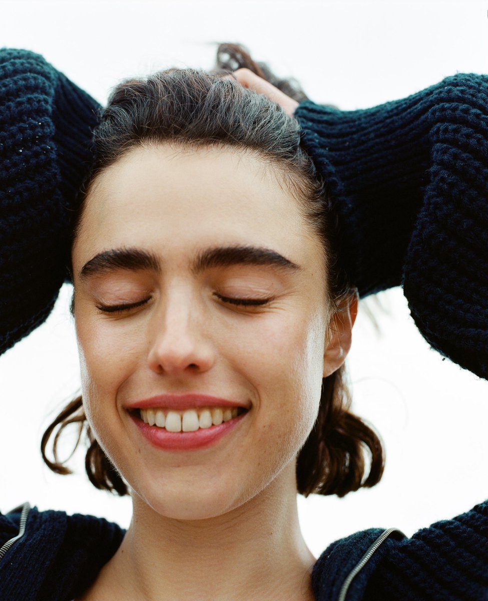 filmes_e_filmes's tweet photo. Margaret Qualley Γ© capa da nova ediΓ§Γ£o da @ESMagOfficial.
πΈ Fotos por Rebekah Campbell.
Aos 28 anos, a atriz se prepara para a estreia de "Sanctuary", novo suspense da @neonrated que chega dia 19 de maio nos cinemas americanos.β₯οΈπ₯
#margaretqualley #esmagazine https://t.co/lwlMsyGCs3