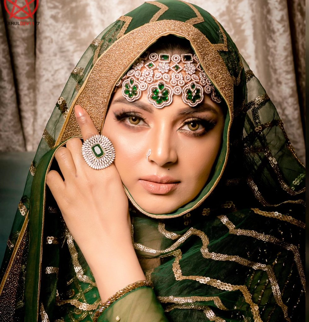 ungalsanam's tweet photo. Noor 💚

@naziasyed @rahuldev1177 @bronzermakeover 
#makeovers #princessstyles #emeraldgold #concepts https://t.co/NogVErww4y