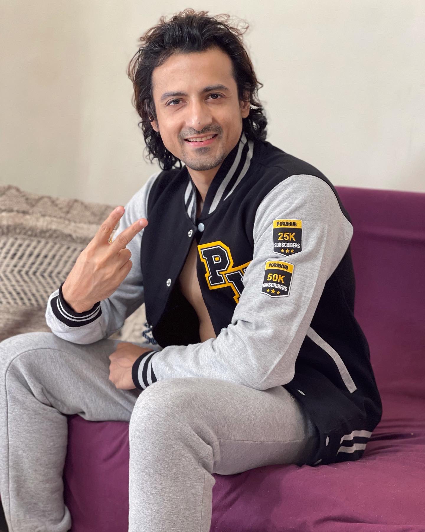 Niks Indian on X: Thanks to @Pornhub for another Gift 🎁 Subscribe 👇🏻  t.co8Mi1iaKEnZ t.cowkn6pW1A4F  X