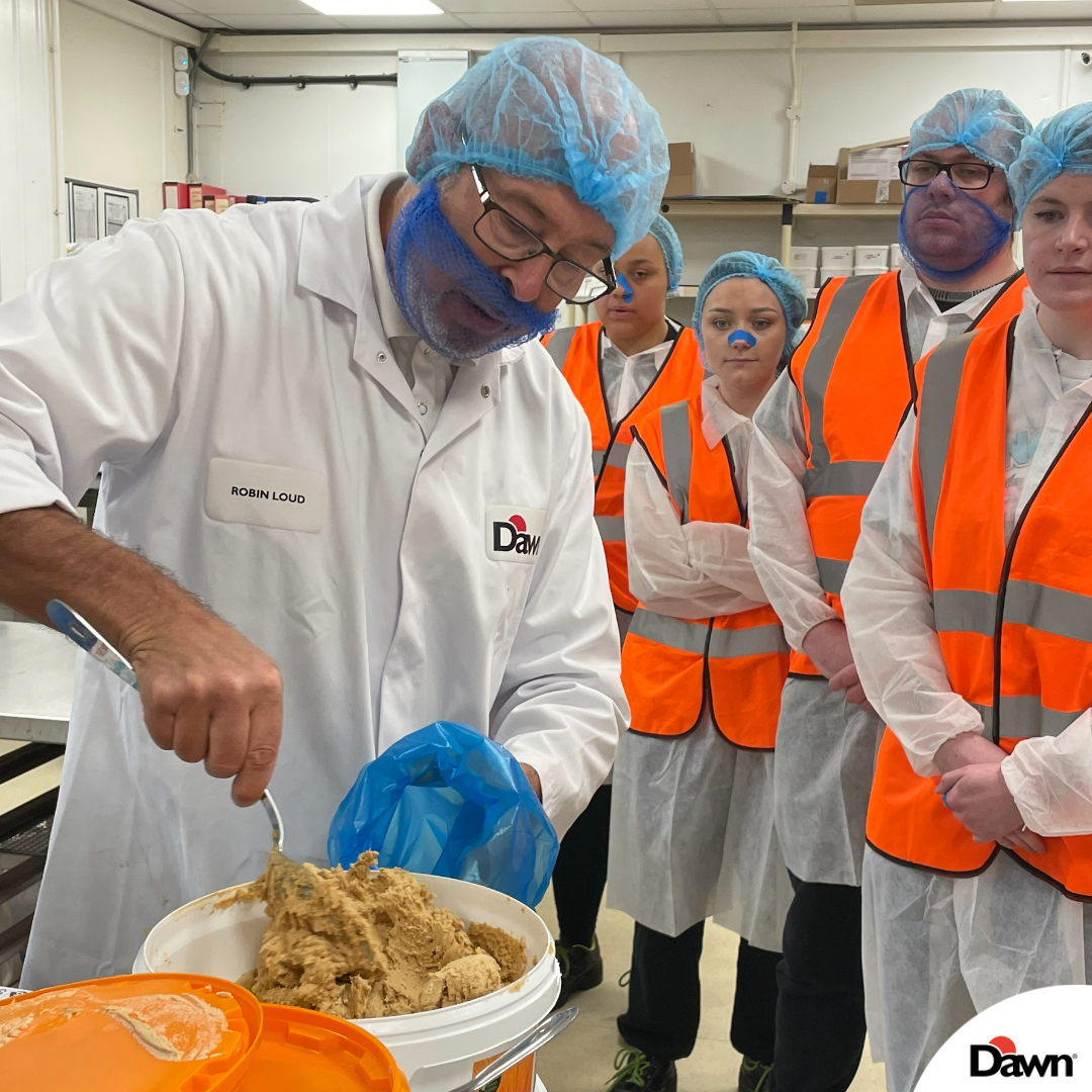 DawnFoodsUK's tweet photo. We were pleased to welcome #Bakerystudents from @wolvcoll to give them the opportunity to learn more about our business, careers, have a factory tour, and a chance to use Dawn products in a fun and practical hands-on session. 
It's fantastic to support our #bakersofthefuture! https://t.co/Pk3G6FIpHO