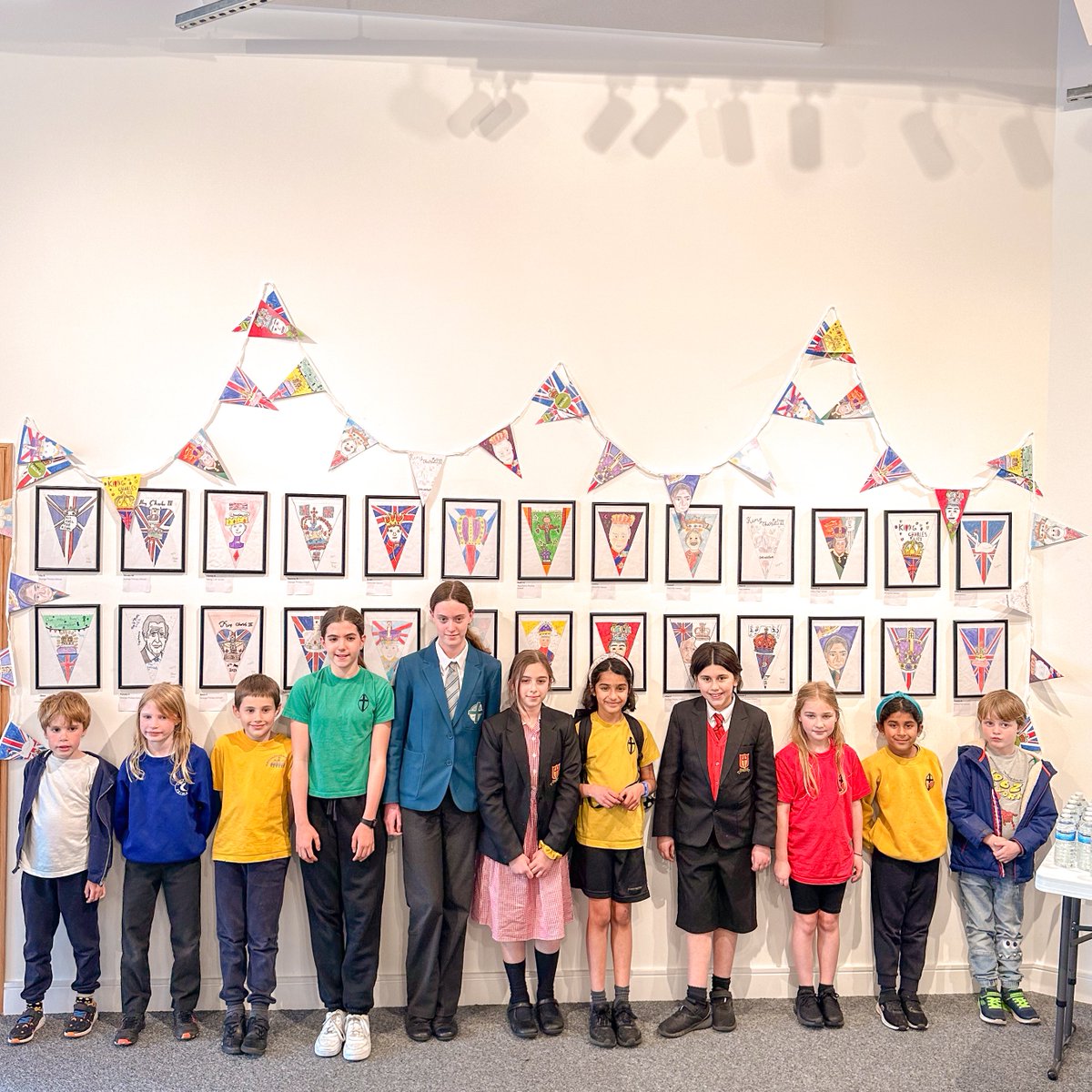 Last week we invited all the children who entered our Kings Coronation bunting competition to a special VIP opening. We were delighted to see their excitement and happiness from having their work on display. The exhibition is open today 6pm to 10pm. makeitealing.co.uk/kings-coronati…